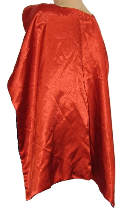saténový plášť